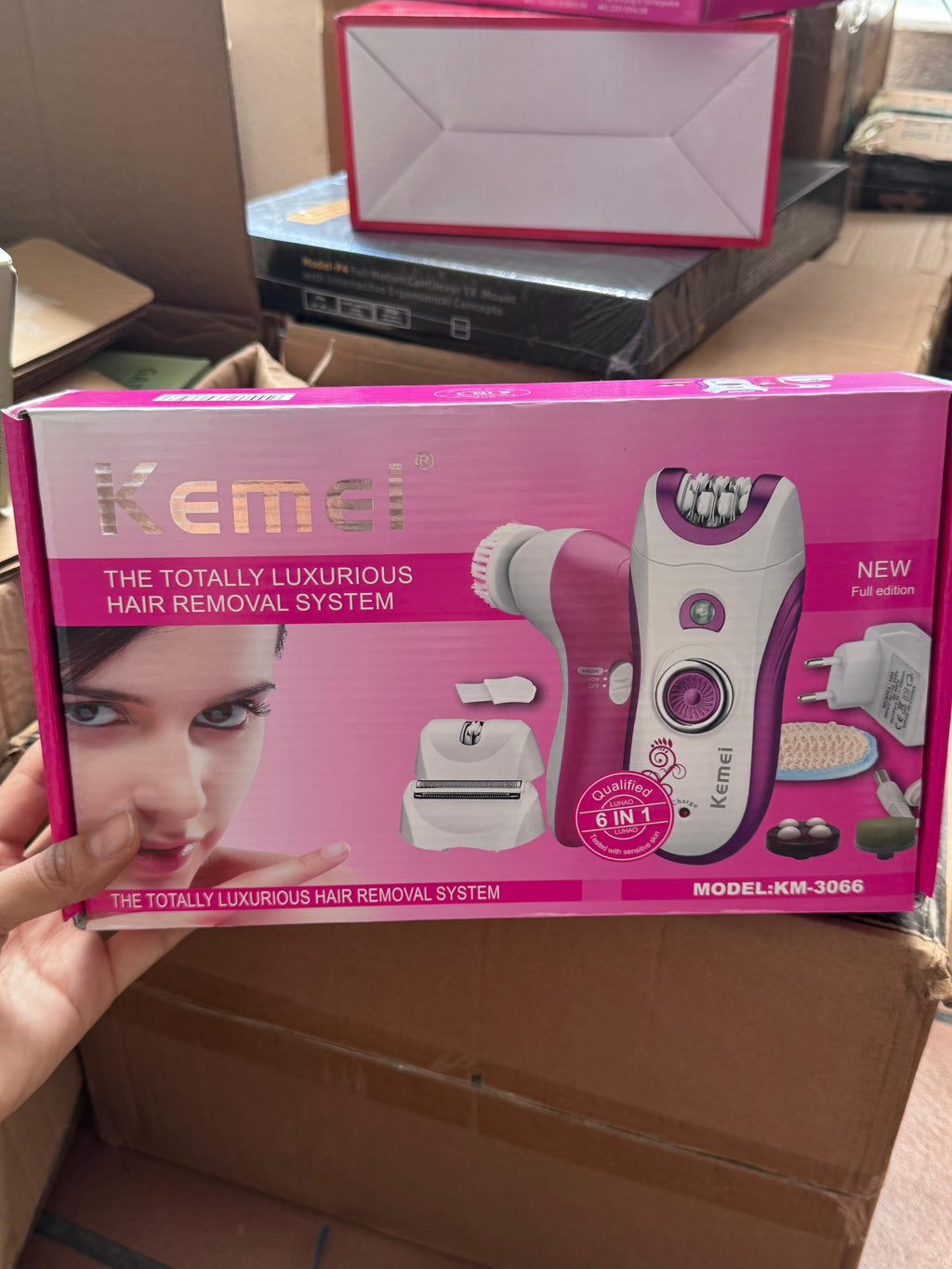 Depiladora y Kit de Cuidado Femenino Kemei KM-3066