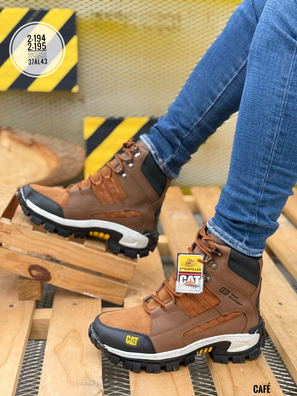 Botas de trabajo clásicas de caña alta , diseñadas tanto para hombres como para mujeres, que ofrecen resistencia al deslizamiento. Ideales para usar en fábricas, granjas, obras de construcción y senderismo al aire libre.