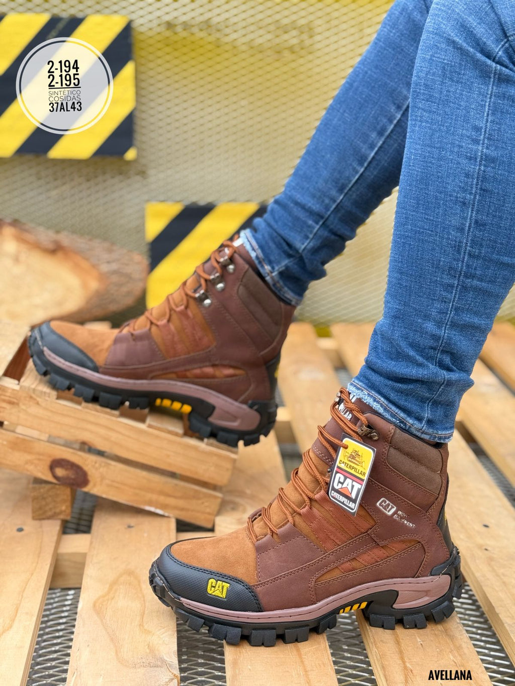 Botas de trabajo clásicas de caña alta , diseñadas tanto para hombres como para mujeres, que ofrecen resistencia al deslizamiento. Ideales para usar en fábricas, granjas, obras de construcción y senderismo al aire libre.