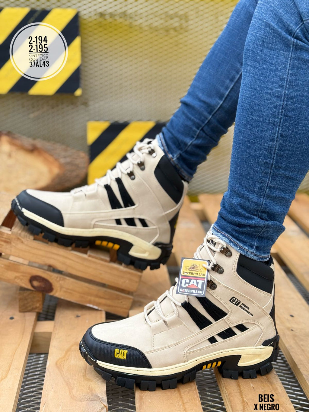 Botas de trabajo clásicas de caña alta , diseñadas tanto para hombres como para mujeres, que ofrecen resistencia al deslizamiento. Ideales para usar en fábricas, granjas, obras de construcción y senderismo al aire libre.