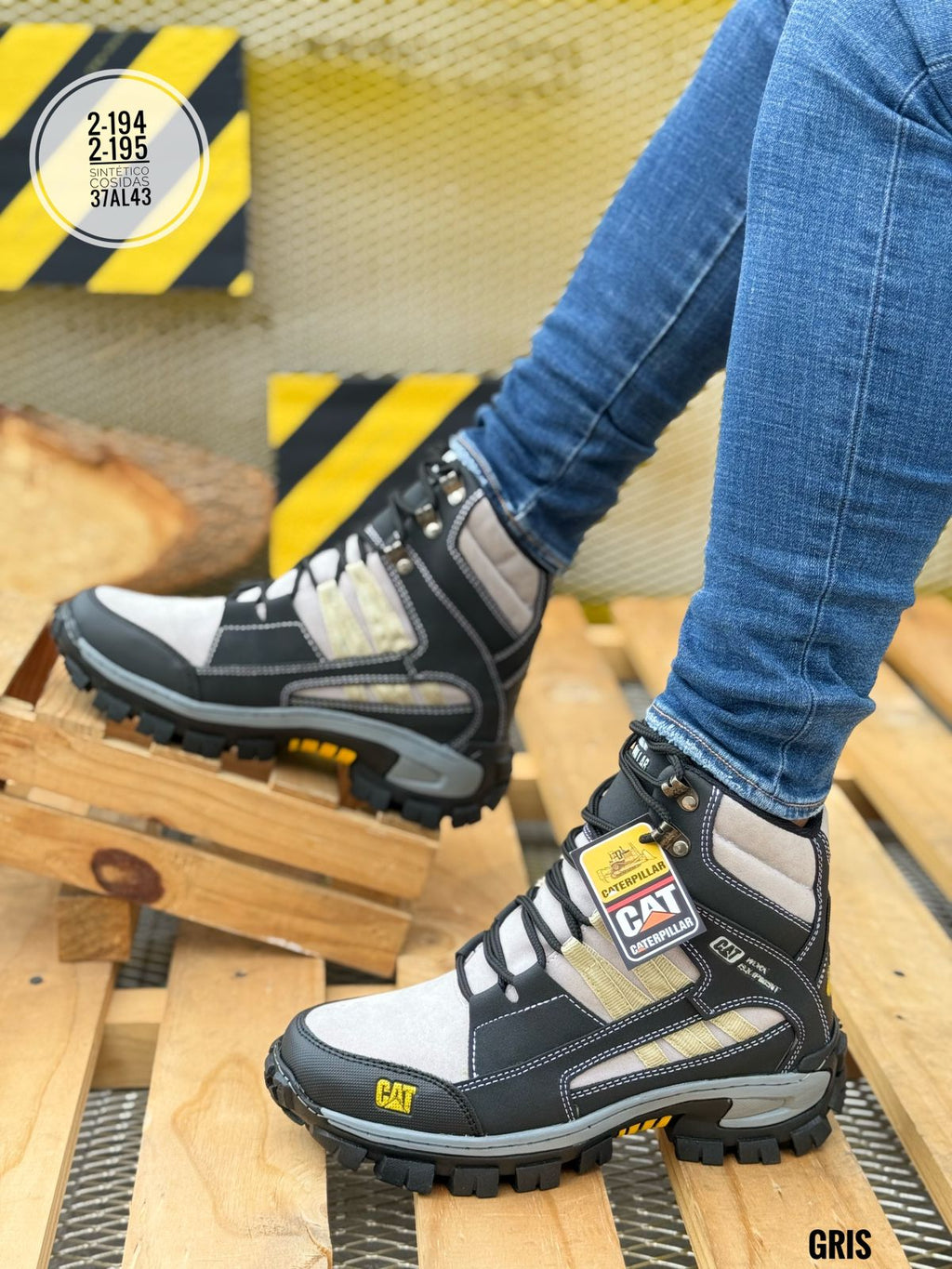 Botas de trabajo clásicas de caña alta , diseñadas tanto para hombres como para mujeres, que ofrecen resistencia al deslizamiento. Ideales para usar en fábricas, granjas, obras de construcción y senderismo al aire libre.