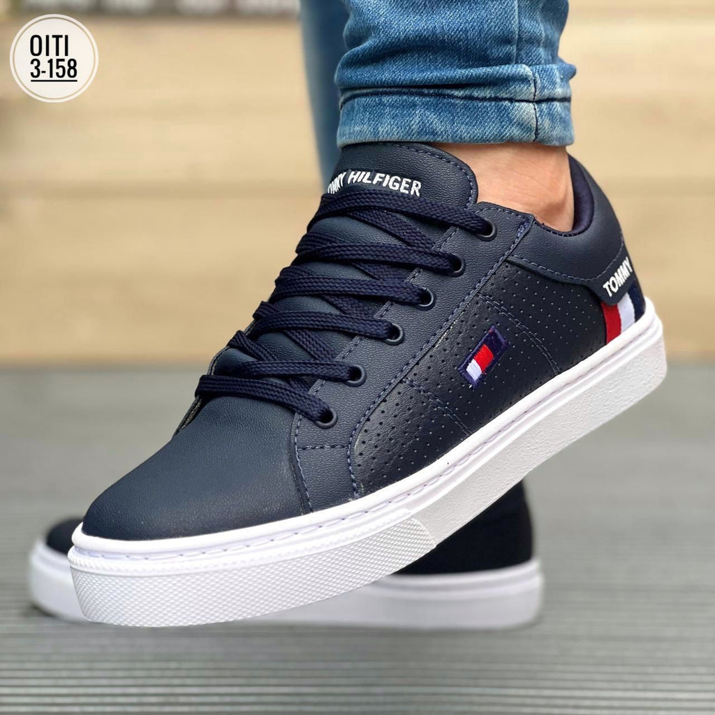 Zapatillas de skate de estilo urbano para hombre / diseño audaz en blanco y destaca en las calles, con una esquema de colores