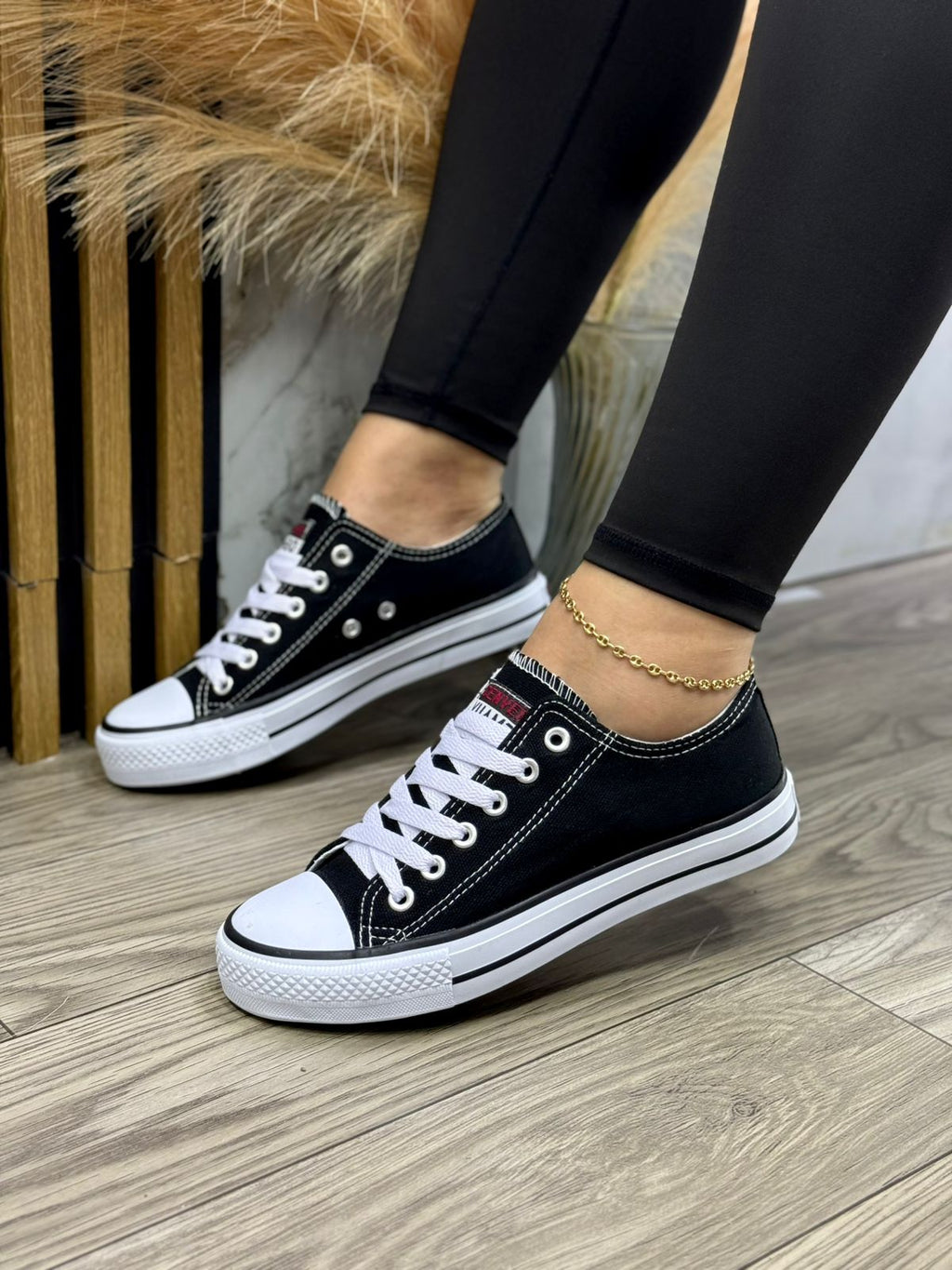 Zapatillas Bajas para Dama - Parte Superior de PU y Suela de Goma,