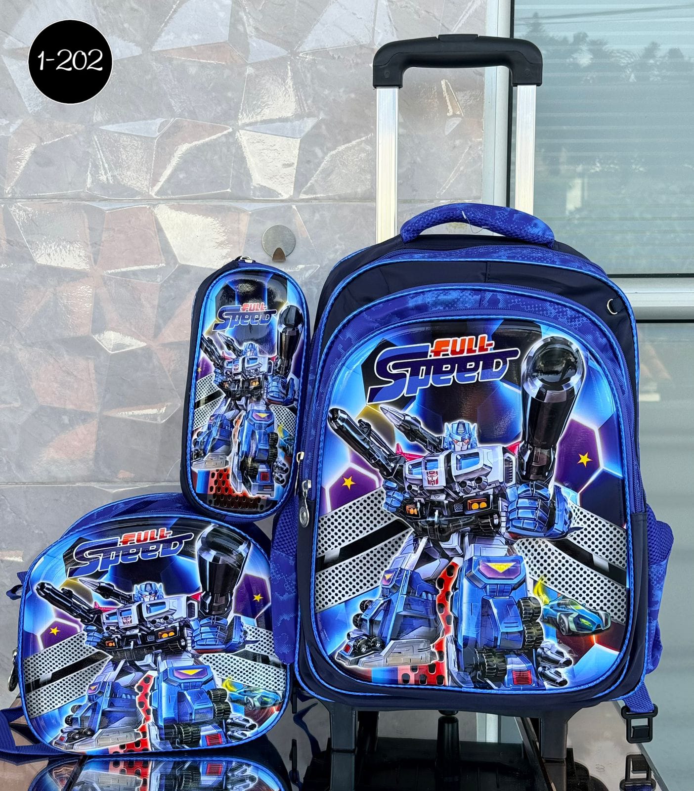 Lleva tu espectacular trio morral para niño con fantastico diseño que hace crear una aventuras unicas morrales con amplios bolsillos y espaciosl a los laterales con su lonchera y cartuchera incluida