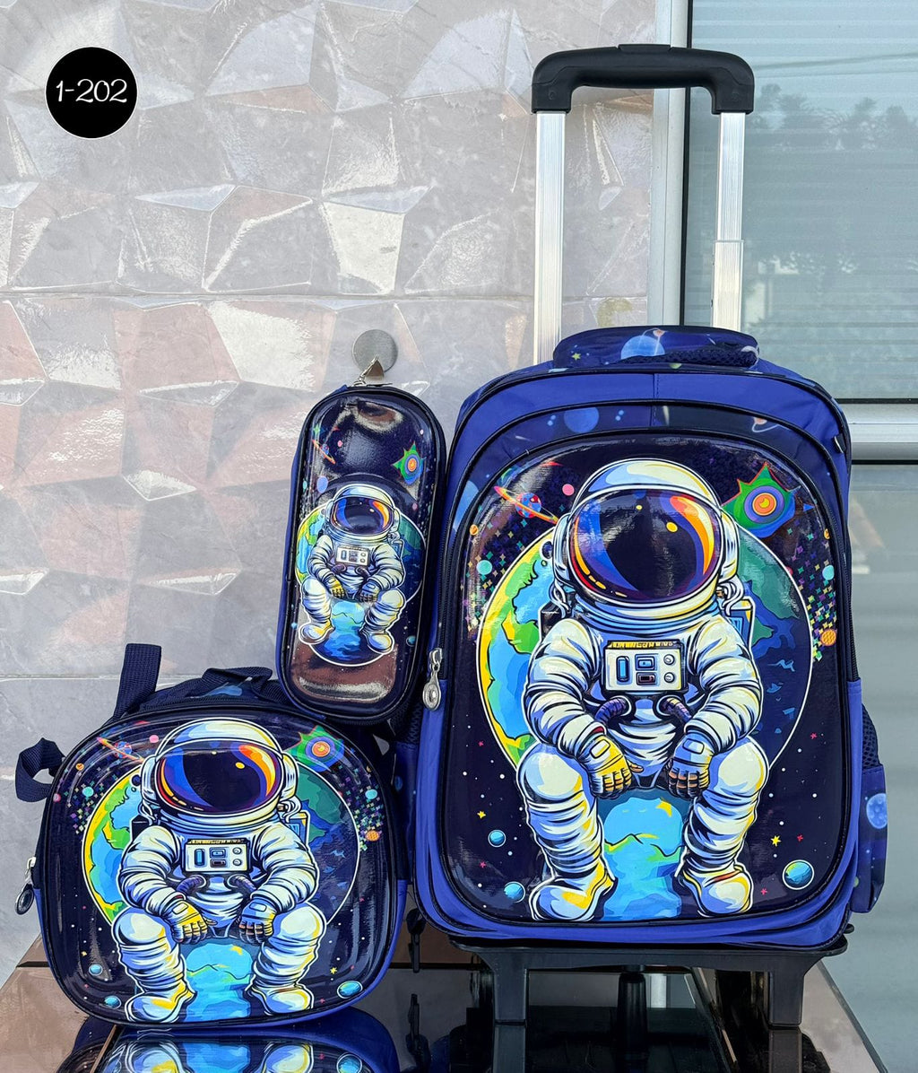 Lleva tu espectacular trio morral para niño con fantastico diseño que hace crear una aventuras unicas morrales con amplios bolsillos y espaciosl a los laterales con su lonchera y cartuchera incluida