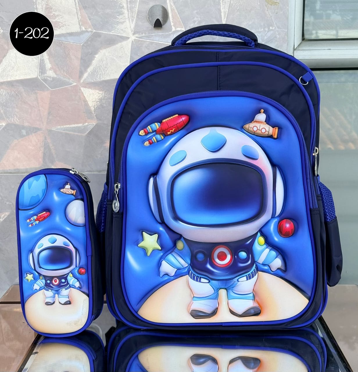Morral para niño liviano que incluye su cartuchera perfecto para el regreso al clase con diseños sorprendentes de astronauta,dinosauro,motocislista rapido, deja que regreso a clase llegue con todas las aventuras inimaginables no te quedes sin el tuyo